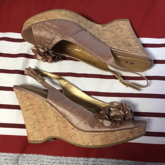 CL BY LAUNDRY Wedges - Picture 3 of 5